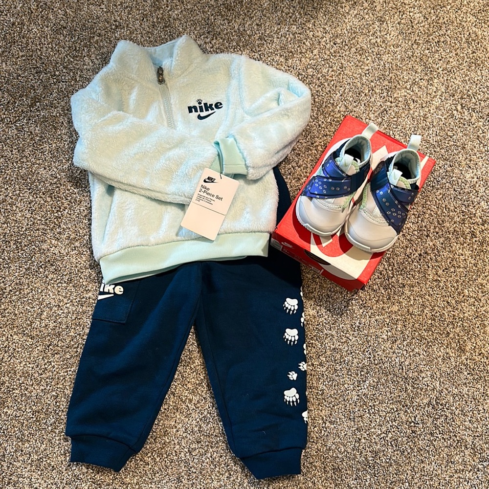 NWT NIKE TODDLER SET